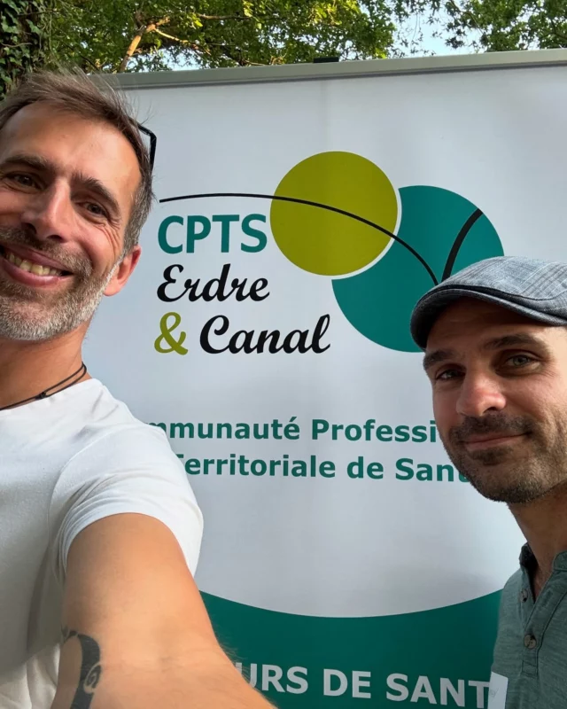 🔵 Initiation aux premiers secours – un temps fort sous le signe du partage et de la transmission !

Le 10 juin, j’ai eu le plaisir d’intervenir lors de la soirée interconnaissance organisée par la #CPTS Erdre & Canal à Sucé-sur-Erdre.

💬 Au programme : des ateliers dynamiques, concrets et participatifs autour des premiers gestes qui sauvent – une initiation pensée pour les professionnels de santé du territoire.
🧠 J’y ai apporté ma double approche : celle de la pédagogie mentale appliquée à la gestion de l’urgence, et celle de l’accompagnement des primo-intervenants autour de thématiques telles que l’alerte et le massage cardiaque.

🙏 Merci à la CPTS Erdre et Canal  pour sa confiance, à la Mairie de Sucé-sur-Erdre pour l’accueil, à Romain pour son aide, et à tous les participants pour leur engagement bienveillant.

🤝 Ces temps de formation sont essentiels pour renforcer la coopération, le lien humain et la capacité à faire face ensemble.

#PremiersSecours #CPTS #ErdreEtCanal #ProfessionnelsDeSanté #PrimoIntervenants #SantéMentale #PréparationMentale #Formation #Coopération #Urgence